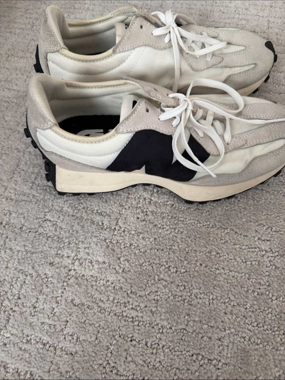New Balance women's/NB White Cream Black Runner Sneakers